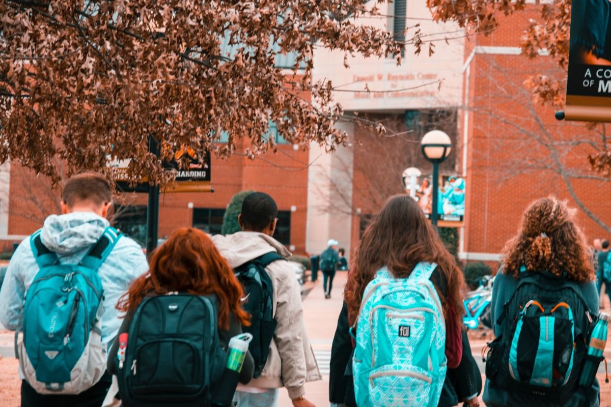 Read more about the article College Freshmen Survival Guide: Navigating Your Campus Journey