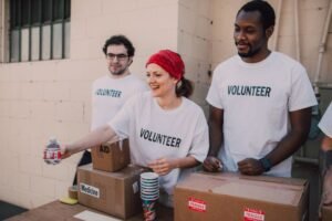 Read more about the article Make a Difference, Build Your Resume: College Volunteering