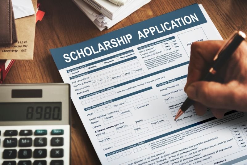 Read more about the article Exploring Scholarships: How to Find and Apply for Funding